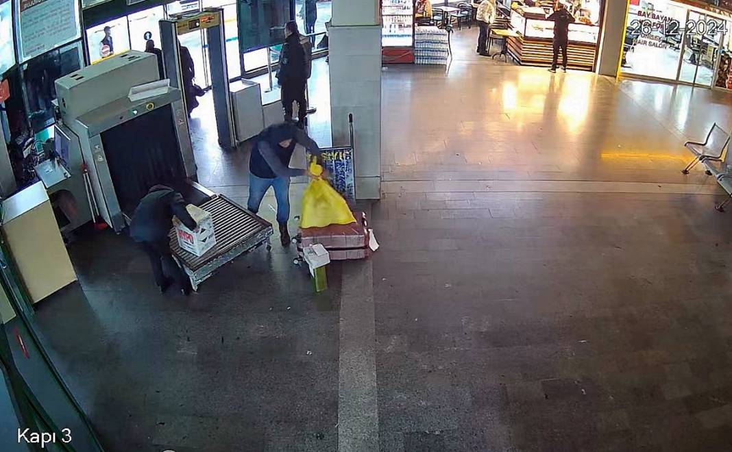 Otobüsle gönderilen koliyi kimse almayınca şoke eden gerçek ortaya çıktı! Hiç kimse bu kadar absürtlüğü tahmin edemezdi 18